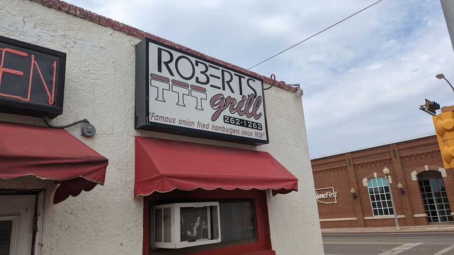 Oklahoma Today Iconic Eats Robert's Grill